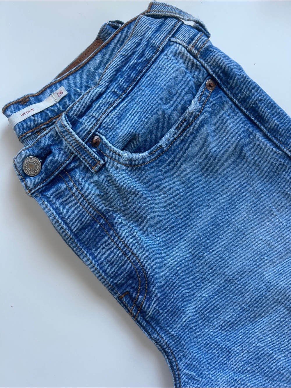 Levi's Women's Straight Jeans in Medium Blue - Picture 2 of 4